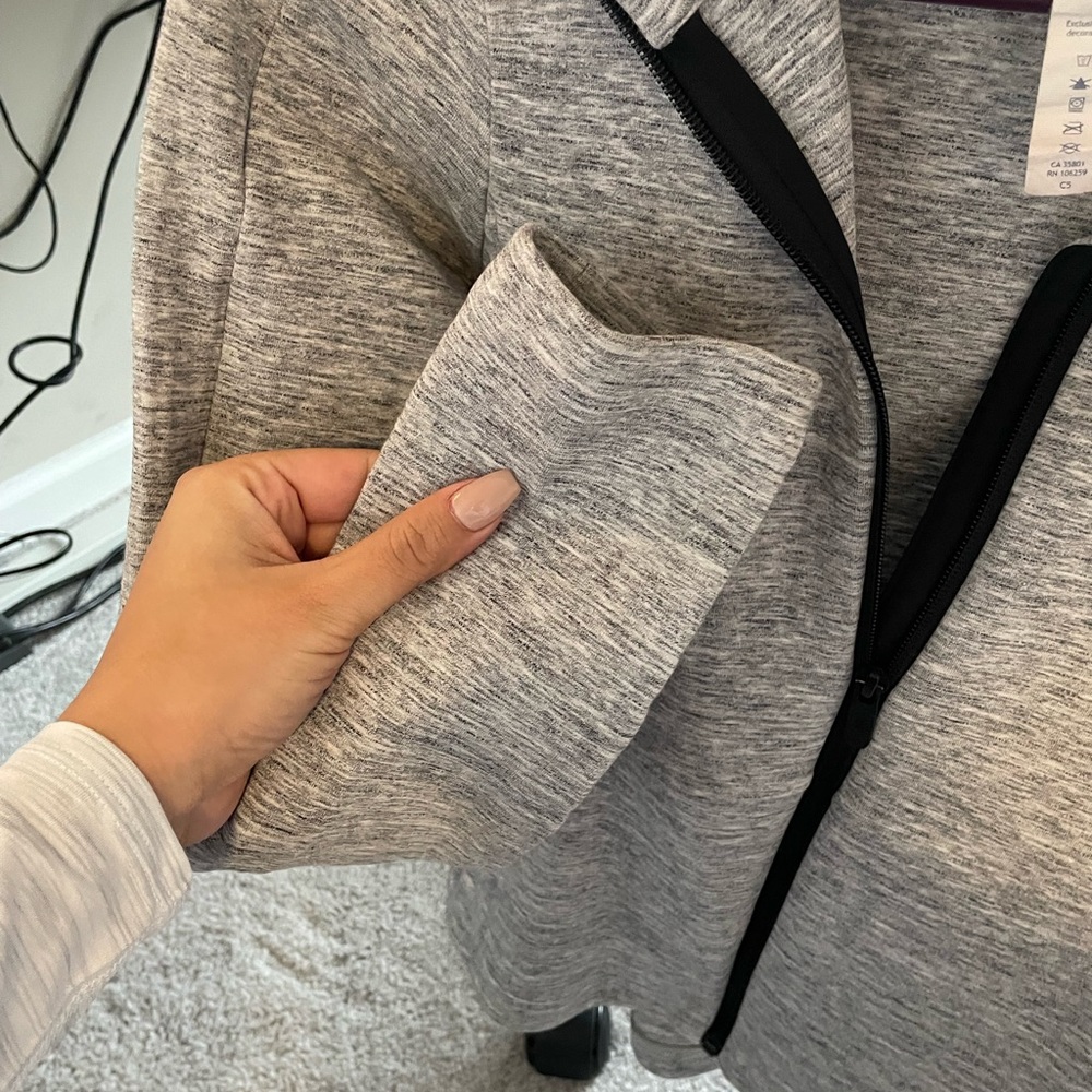 Lululemon Structured Versatile Zip Up, Grey Size 6 - image 4